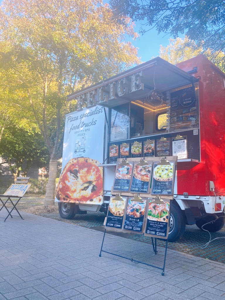 イベント会場に出店するFELICEのキッチンカー